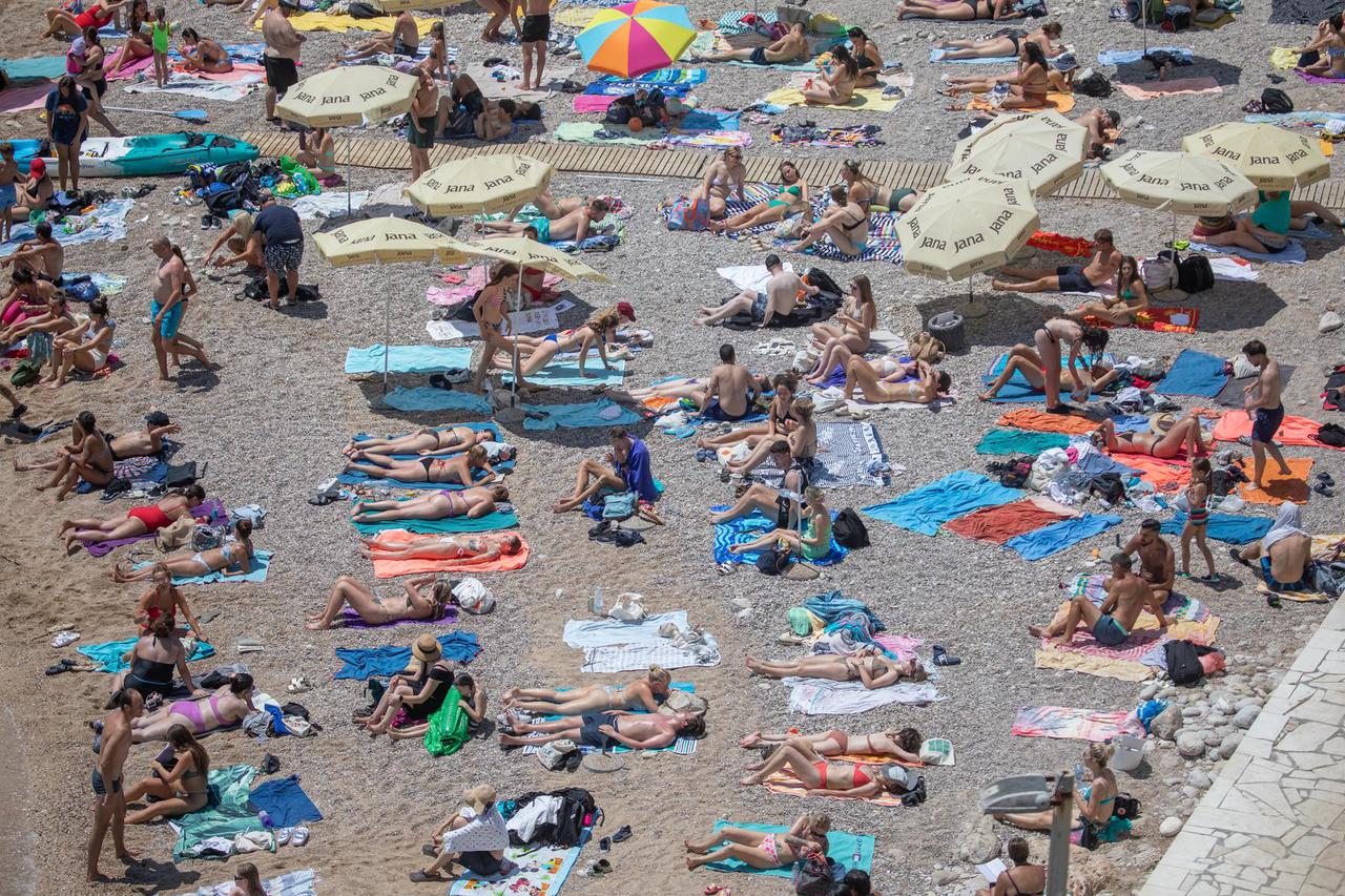 Dubrovnik: Plaža Banje puna je kupača 
