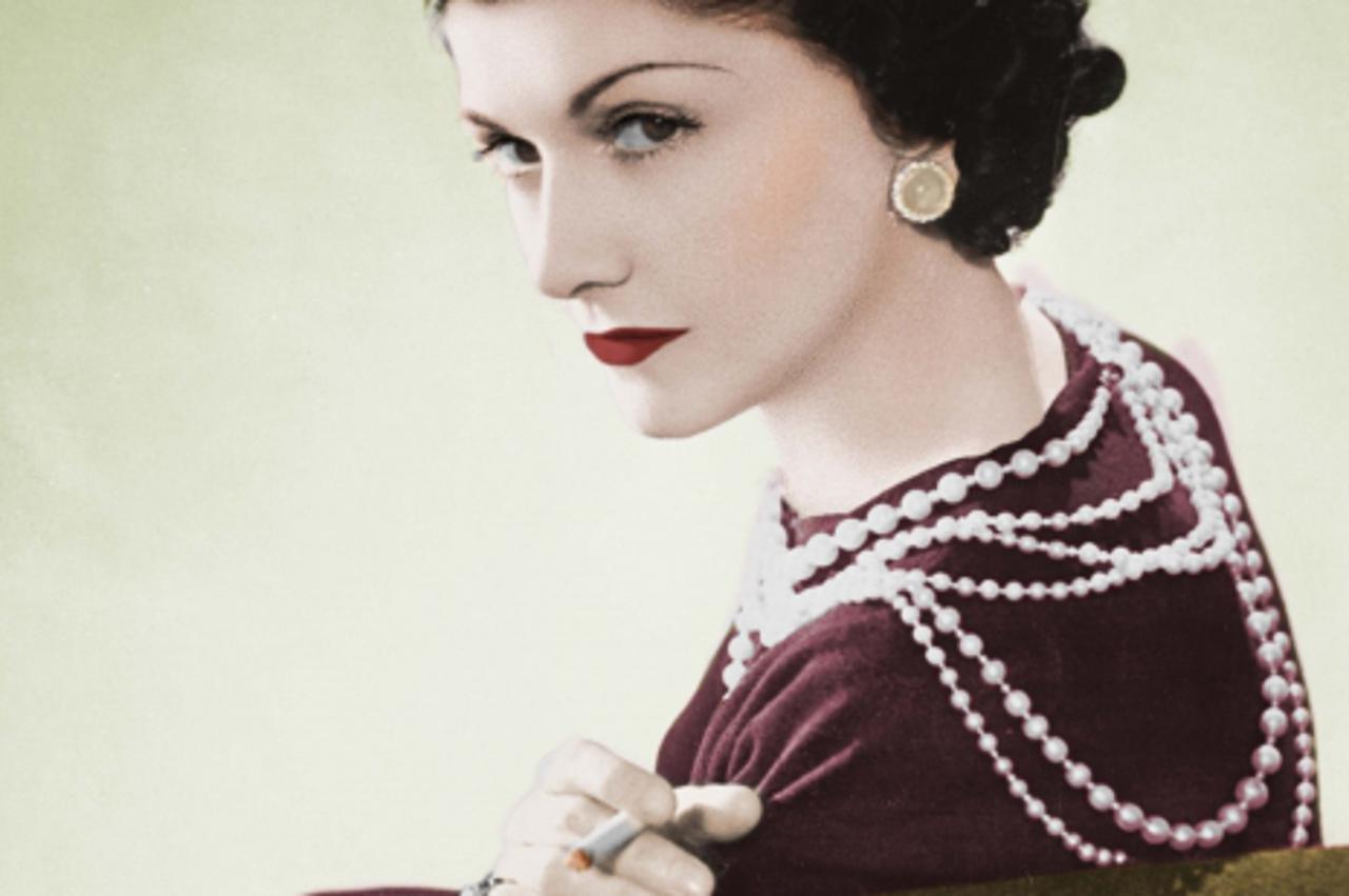 'FRANCE - CIRCA 1936:  Coco Chanel, French couturier. Paris, 1936. Colourized photo.  (Photo by Lipnitzki/Roger Viollet/Getty Images)'