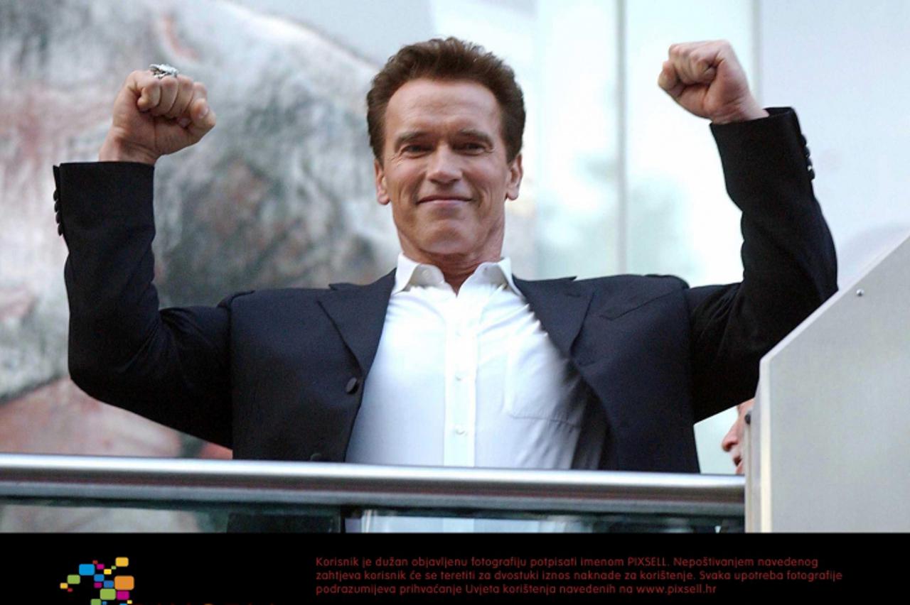 'Arnold Schwarzenegger poses for the media as he arrives at The Odeon Leicester Square,  for the premiere of Terminator 3: Rise of the Machines.  Photo: Press Association/Pixsell'