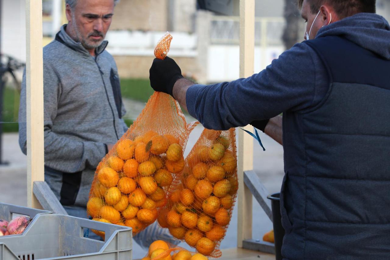 Vodice: Započela prodaja domaćih mandarina iz Metkovića