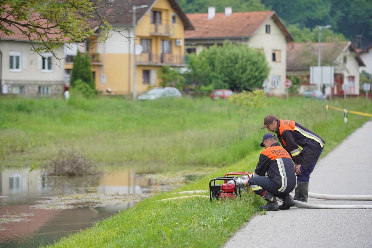 Općina Dvor: Voda se povlači iz poplavljenih područja