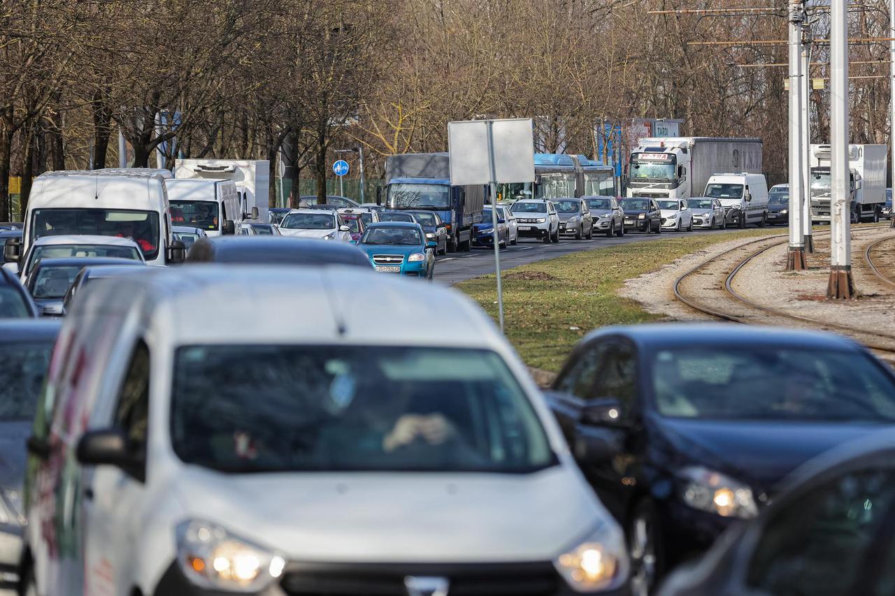 Prometni kolaps u Zagrebu zbog radova na Jadranskom mostu