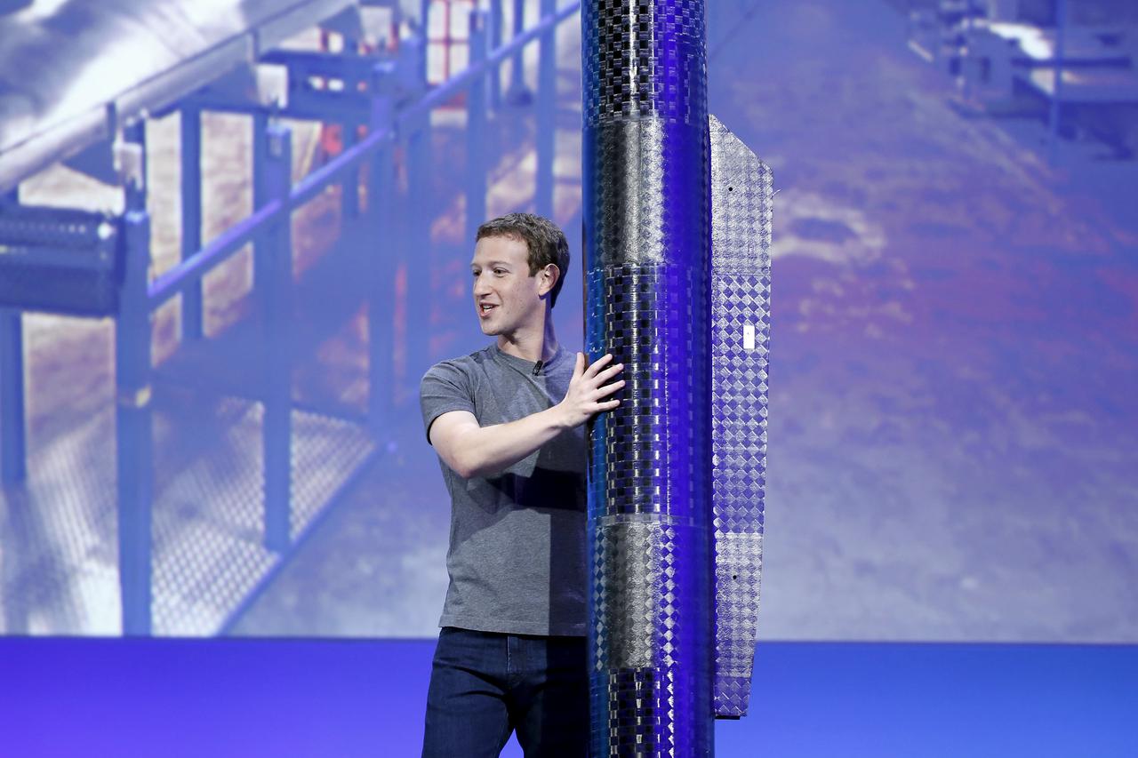 Facebook CEO Mark Zuckerberg holds a propeller pod of the solar-powered Aquila drone on stage during a keynote at the Facebook F8 conference in San Francisco, California April 12, 2016. REUTERS/Stephen Lam