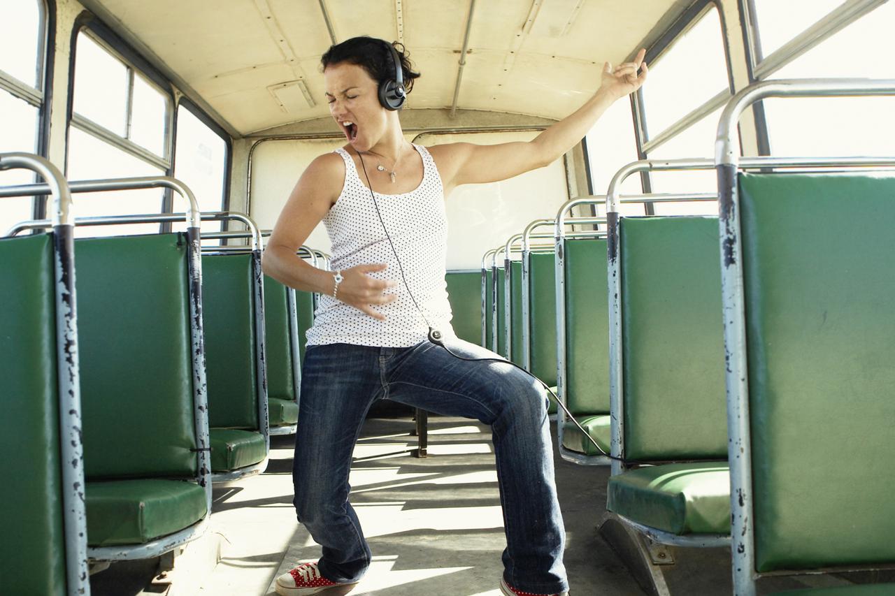 ples u autobusu