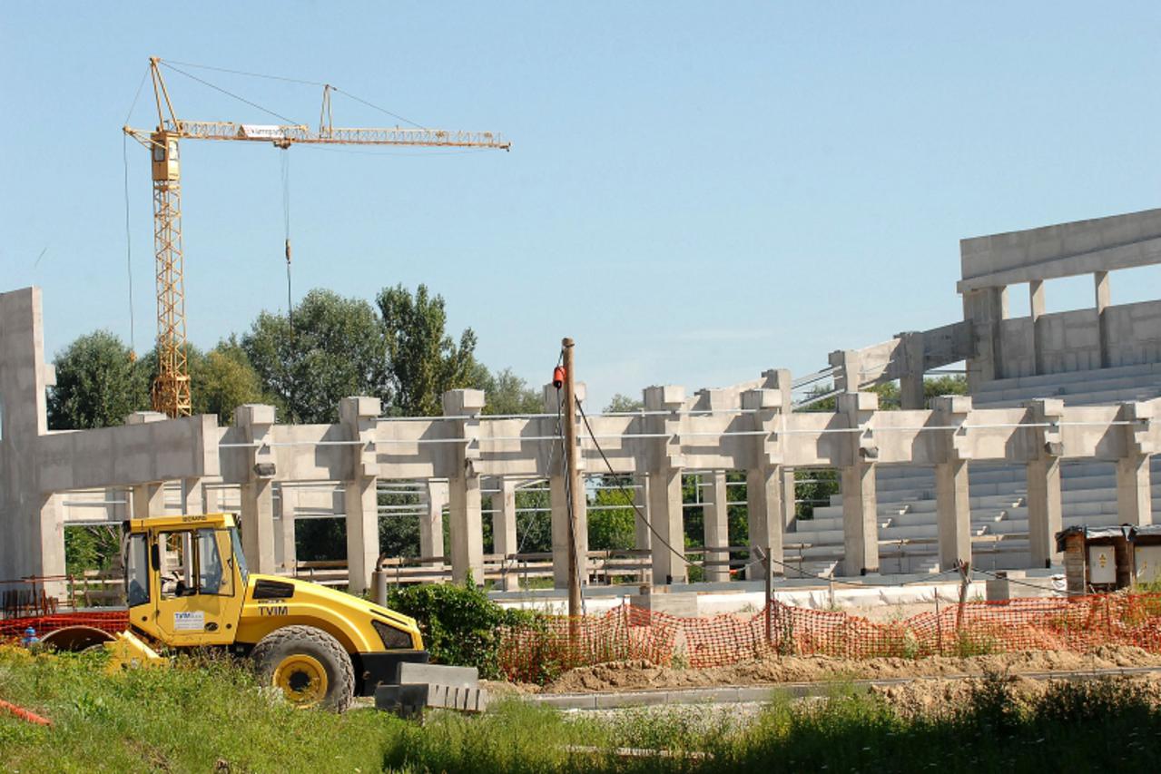 \'15.09.2010., Sisak - Gradiliste nove sportske dvorane vec mjesecima ne obilaze radnici. Photo:Nikola Cutuk/PIXSELL\'