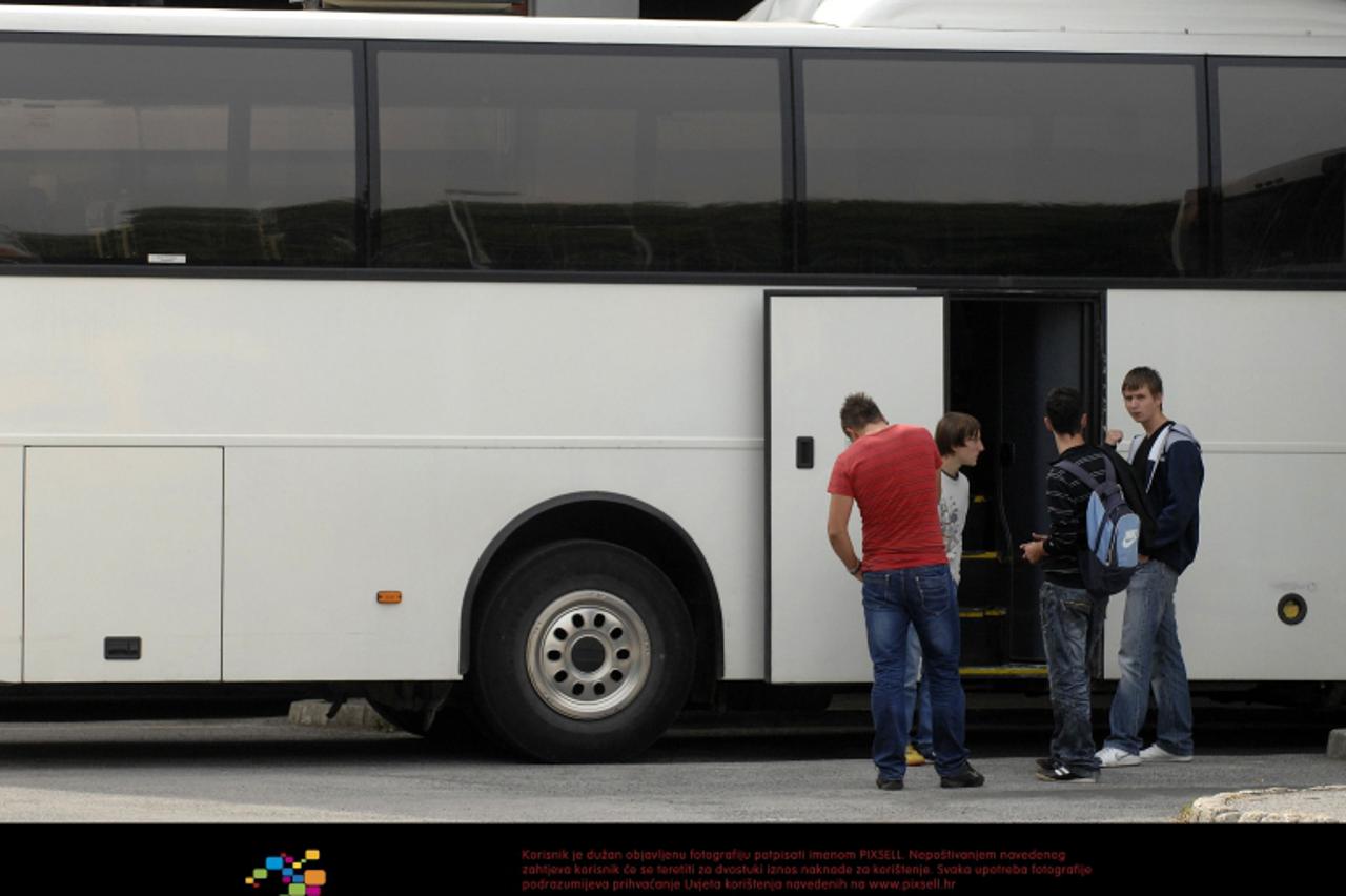 '12.10.2011., Cakovec - Presecki grupa rekla da odlazi i odustaje od koncesije za autobusni prijevoz, a sad se ponovno predomislila, pa na linijama voze i po dva autobusa. Photo: Vjeran Zganec-Rogulja