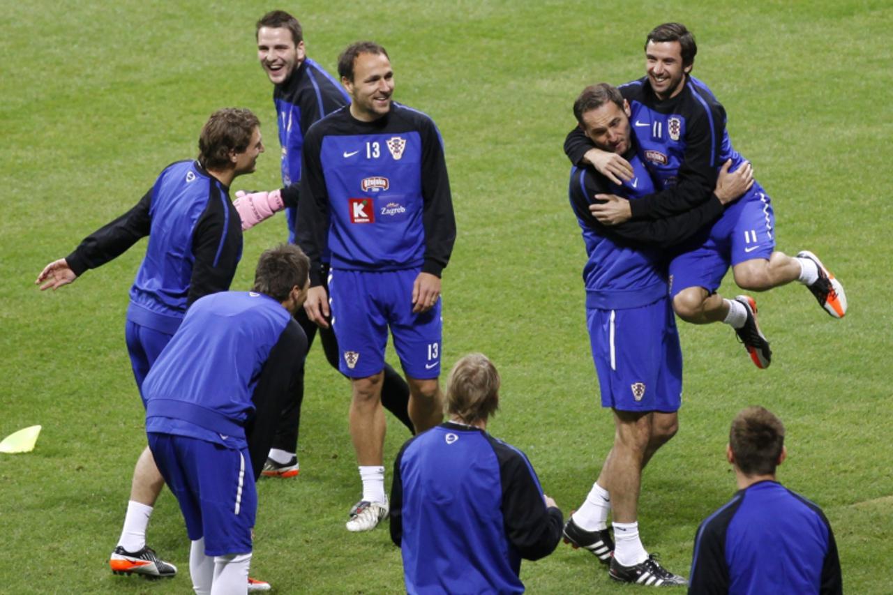 'Croatia\'s national soccer team players attend a training session at Turk Telekom Arena in Istanbul November 10, 2011. Croatia will face Turkey in the first leg of their Euro 2012 playoff on November