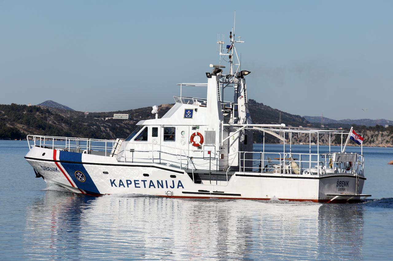 Šibenik: Brod lučke kapetanije SAR