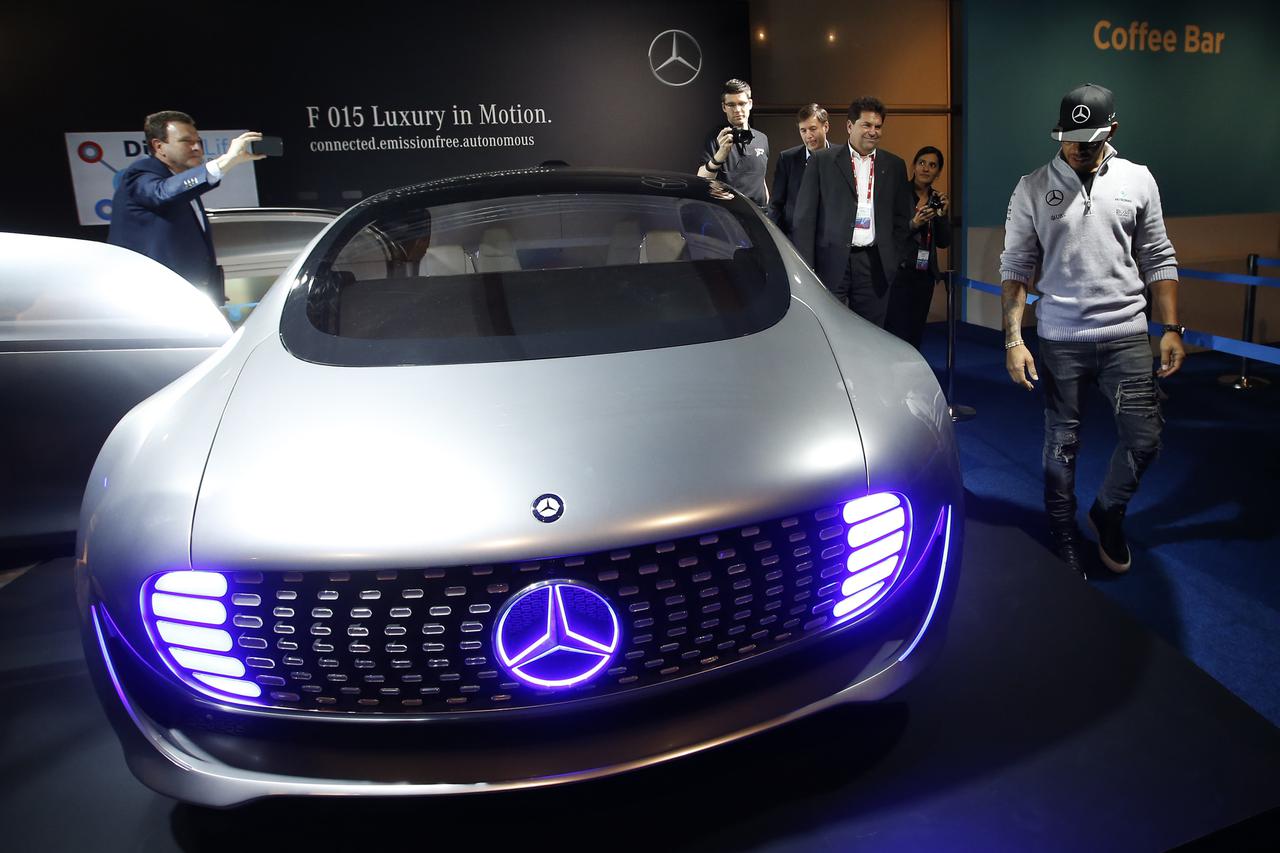 Mercedes Formula One driver Lewis Hamilton of Britain looks at a Mercedes F015 car at the Mobile World Congress in Barcelona, Spain February 23, 2016. REUTERS/Albert Gea