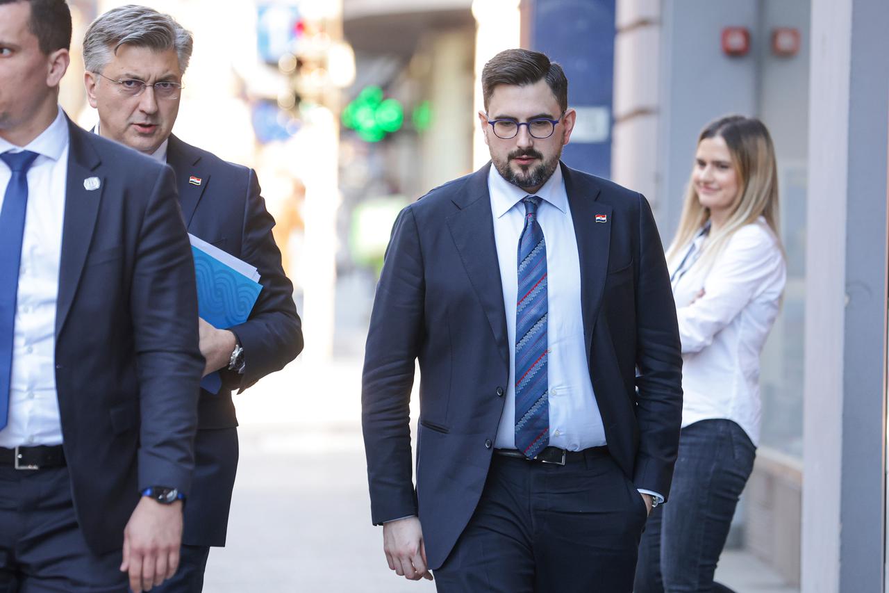 Zagreb: Članovi HDZ-a dolaze na sjednicu Predsjedništva stranke