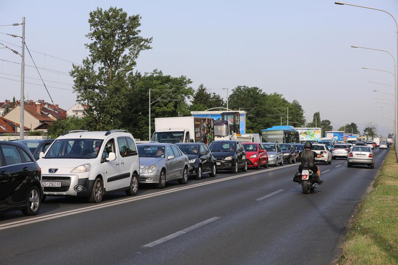 Zagreb: Stvaraju se prometne gužve zbog radova na pothodniku u Škorpikovoj ulici 