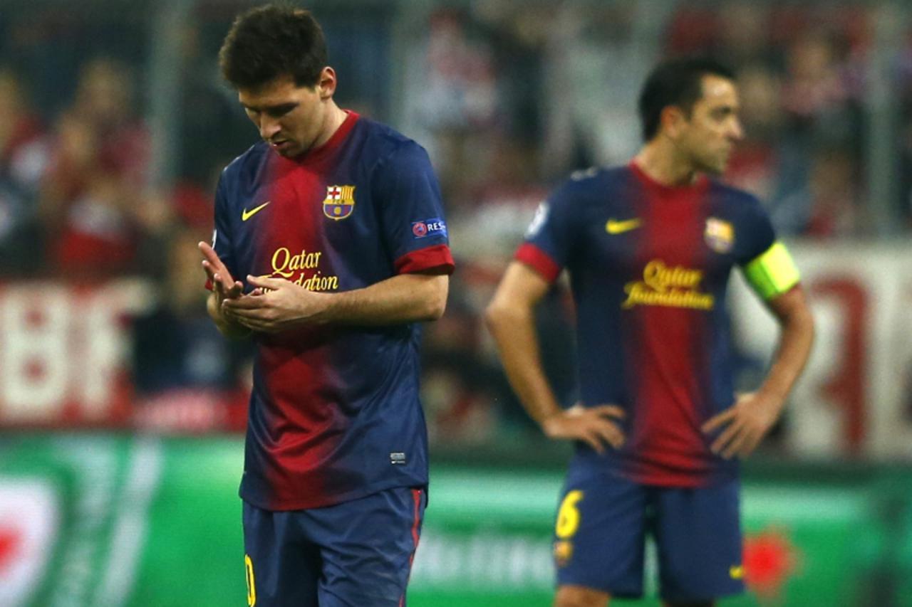 'Barcelona\'s Lionel Messi and Xavi Hernandez (R) react after Bayern Munich\'s Arjen Robben (not pictured) scored his team\'s third goal during their Champions League semi-final first leg soccer match
