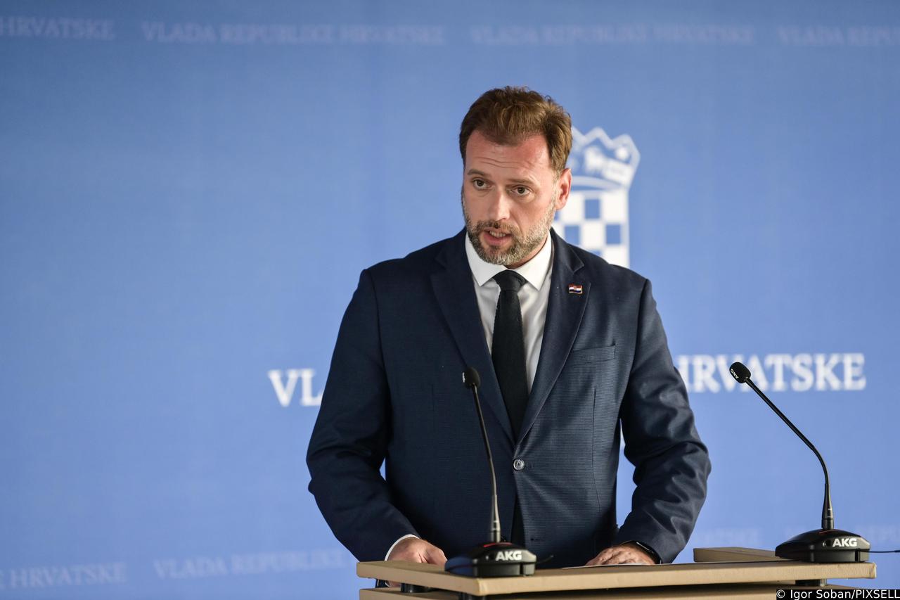 Ministar Banožić dao izjavu za medije nakon sjednice Vlade