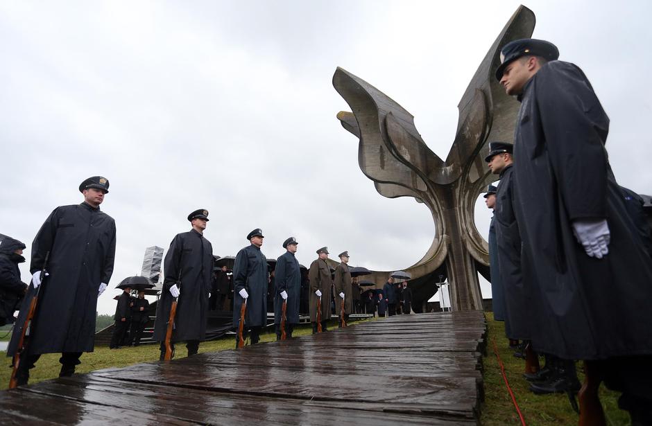 Jasenovac spomenik 2014