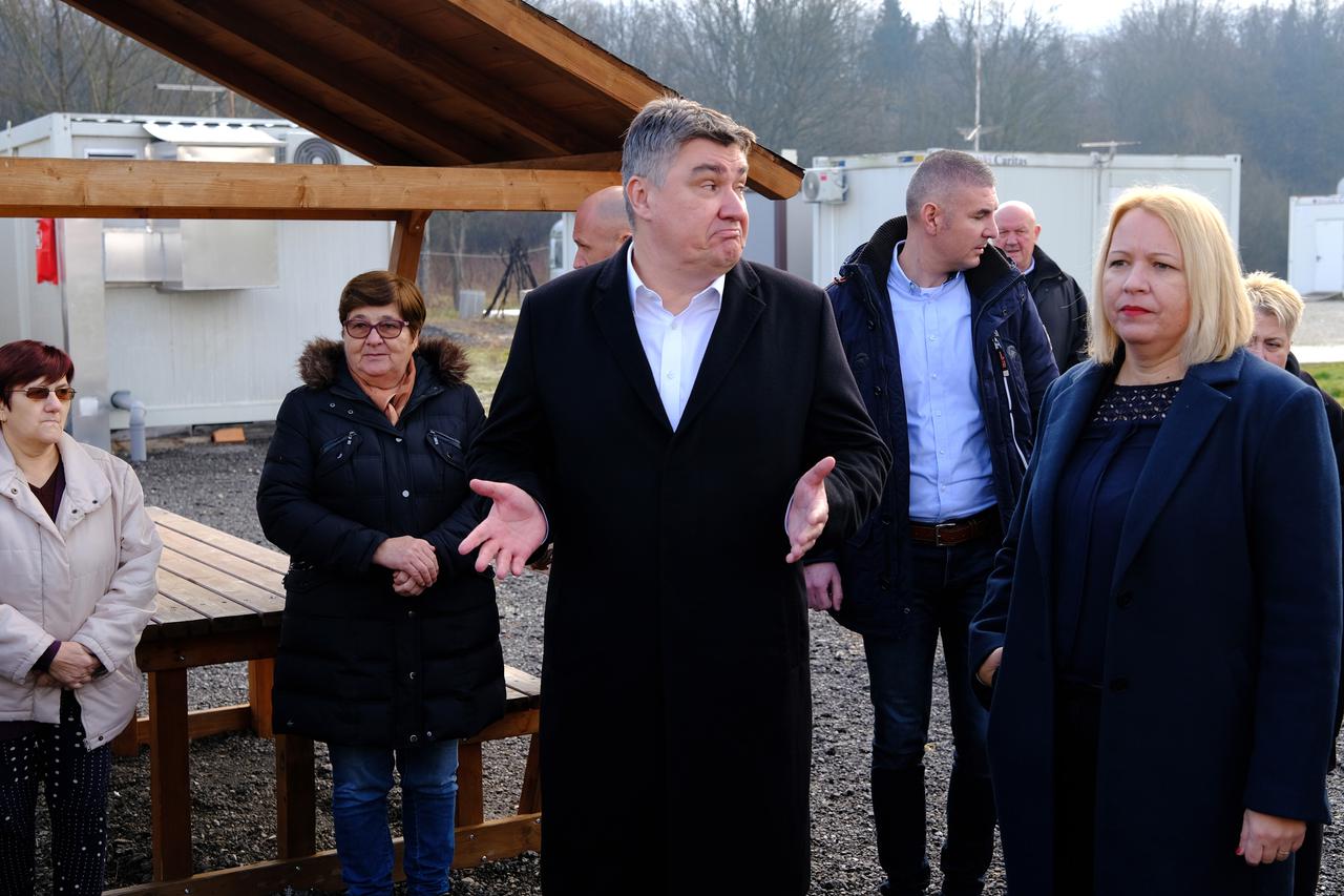 Zoran Milanović stigao u Sisak, prvo je posjetio kontejnersko naselje 