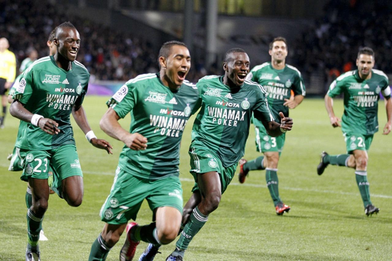 'Dimitri Payet of Saint-Etienne (2nd L) reacts after scoring against Olympique Lyon during their French Ligue 1 soccer match at the Gerland stadium in Lyon September 25, 2010.  REUTERS/Robert Pratta (