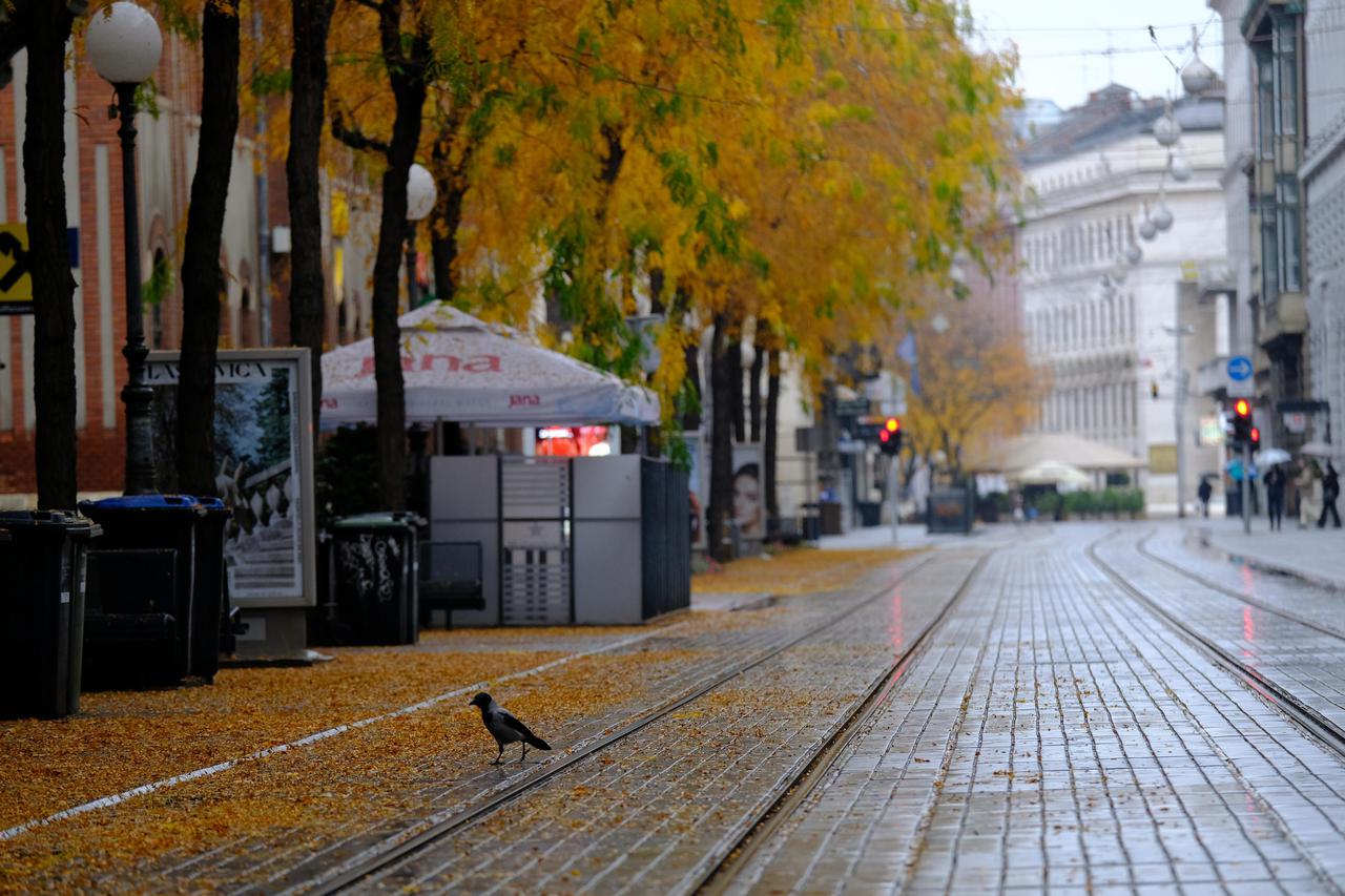 Kišno jutro i prazne ulice u Zagrebu