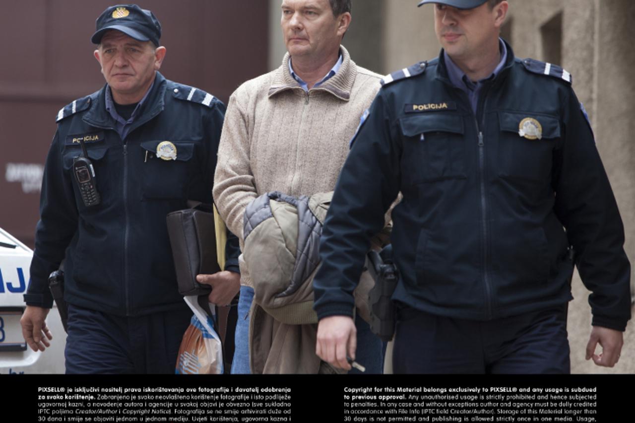 '11.04.2013., Rijeka - Priveden dr. Alan Bosnar, sef Zavoda za sudsku medicinu i kriminalistiku. Dosadasnjom istragom utvrdeno je da postoji osnovana sumnja da je osumnjiceni od rujna 2007. do travnja