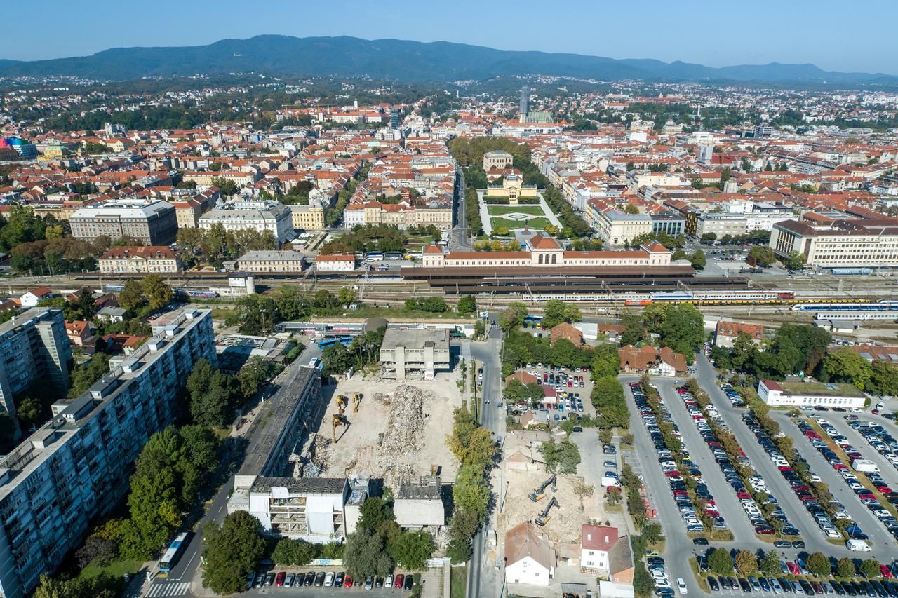 Pogled iz zraka na srušenu zgradu bivše Zagrebačke banke u Paromlinskoj ulici