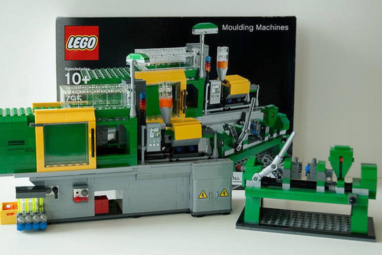 stroj za prešanje Lego kockica