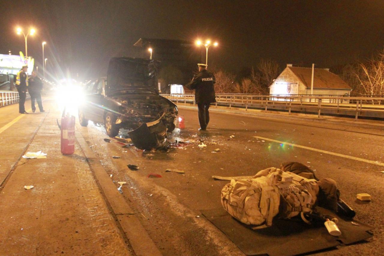 '17.03.2010.,  Zagreb - Na mostu Slobode dogodila se prometna nesreca u kojoj su sudjelovala dva osobna automobila. Photo: Luka Klun/PIXSELL'