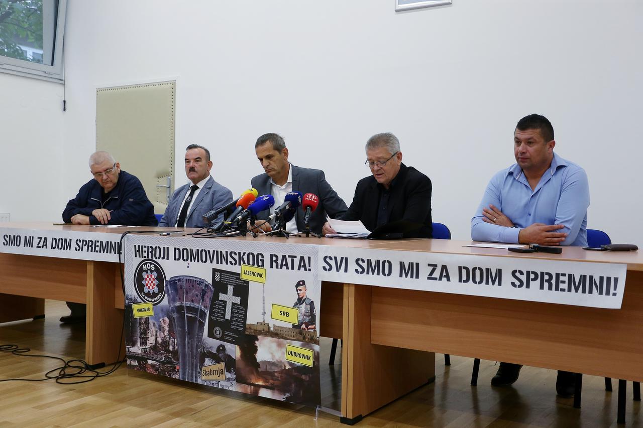 Zagreb: HOS-ovci održali konferenciju vezano uz spomen ploču u Jasenovcu