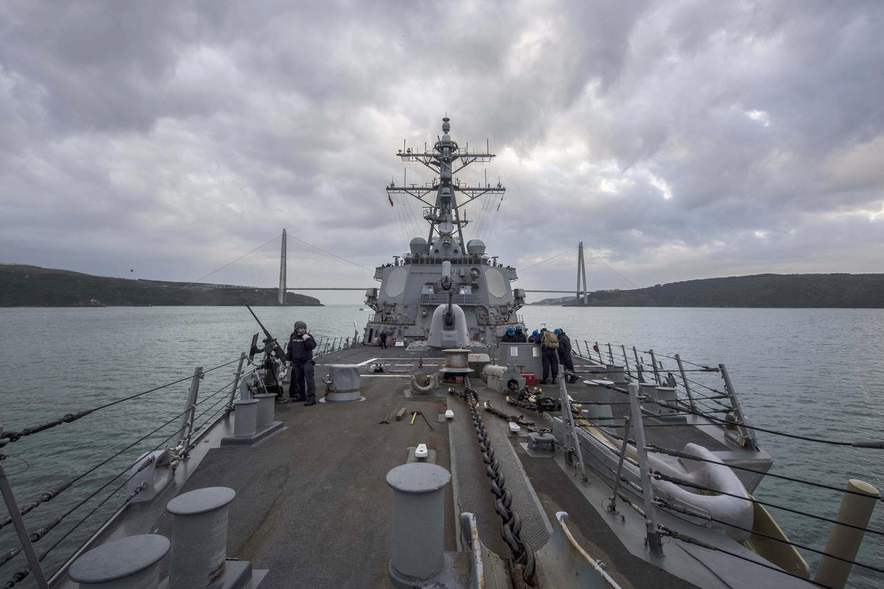 Američki ratni brod oborio projektile ispaljene iz Jemena "prema Izraelu"