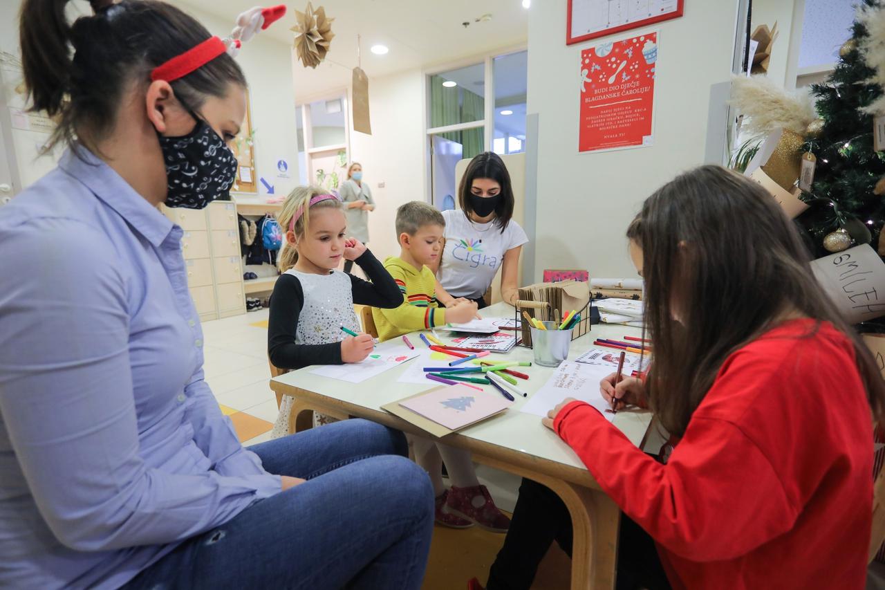 Zagreb: U vrtiću Čigra djeca izrađuju darove za male pacijente KBC-a Zagreb