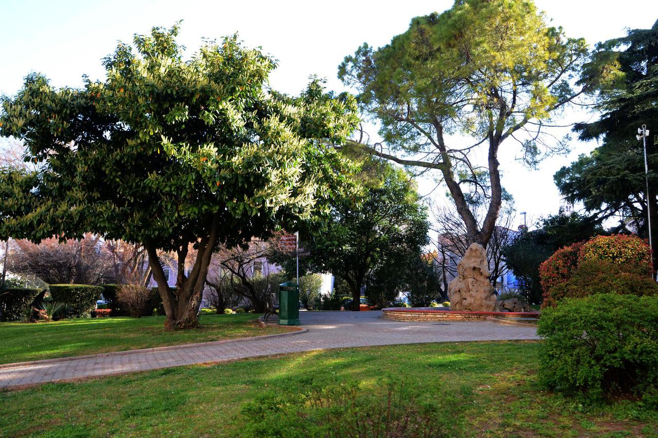 Pula: Djelatnici komunalnog poduzeća Herculanea uređuju gradske parkove