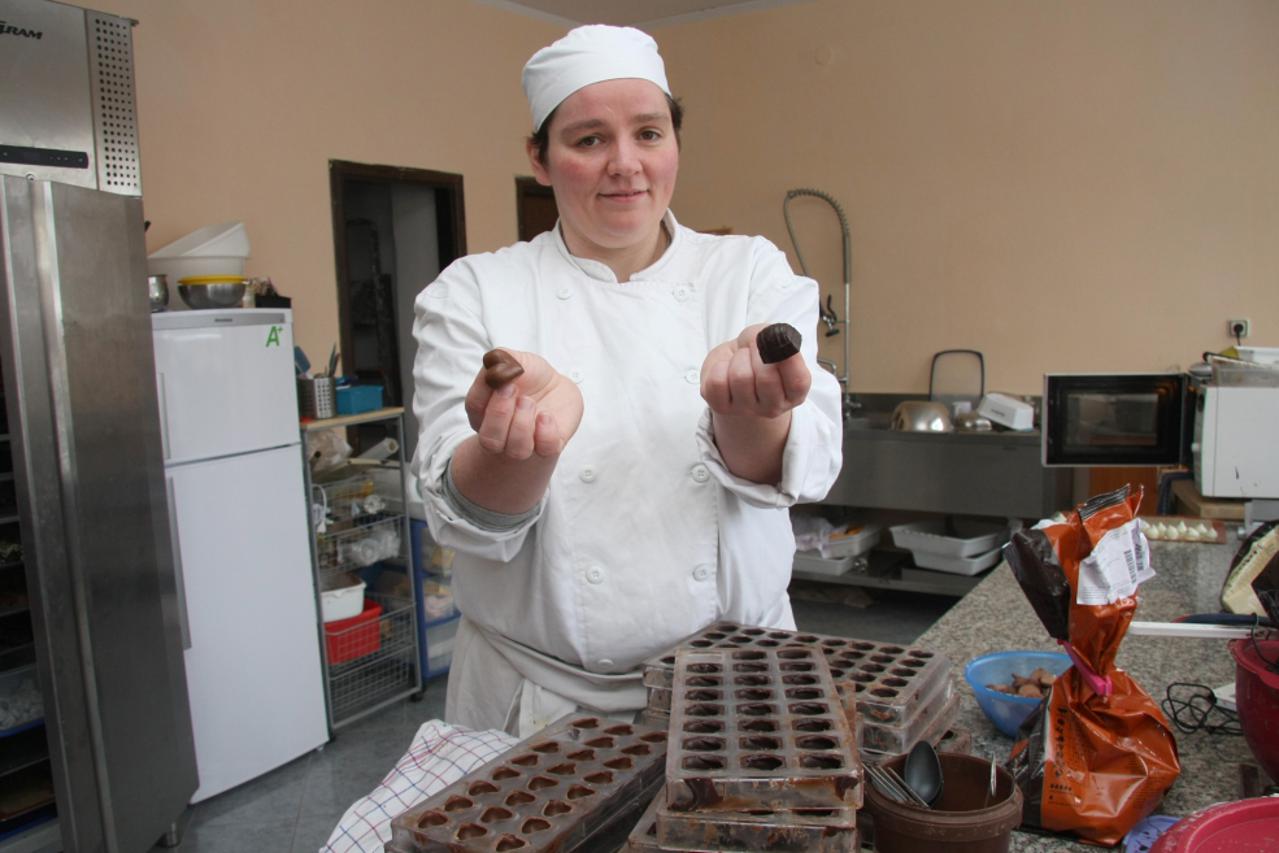 Christine Scholtes Covic Belgijanka koja je doselila u Rakovicu i proizvodi praline. U planu joj je proizvodnja cokolade i bavljenje ruralnim turizmom.