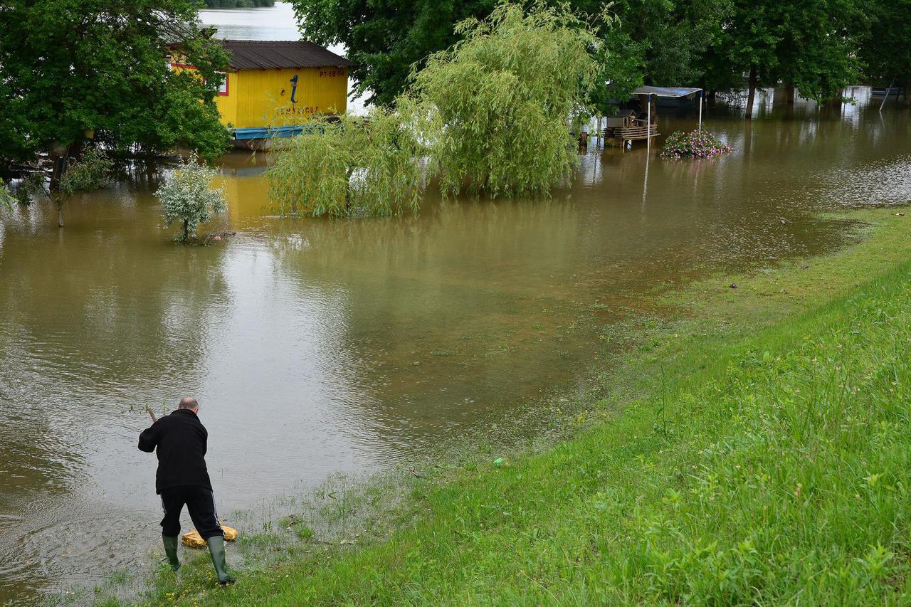 Slavonski Brod: U rijeci Savi pronašli tijelo ženske osobe