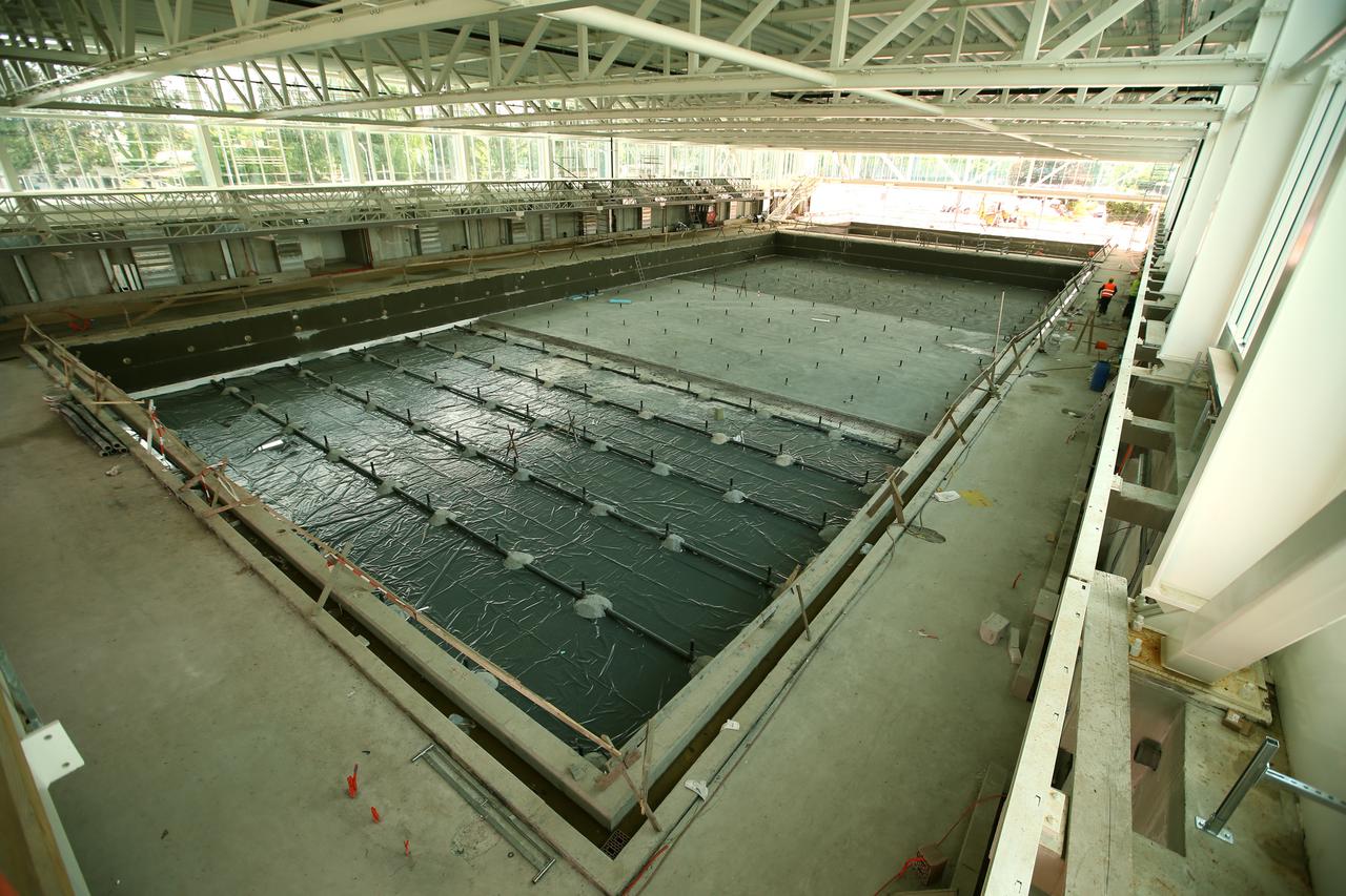 05.05.2015., Zagreb -  Radovi na bazenima u Sveticama su u punoj snazi, postavljajuje se izolacije u bazenima a u podzemnoj etazi instaliraju se pogoni za filtraciju i zagrijavanje vode. Otvorenje za gradjanstvo i uporabu predvidjeni su za konac osmog mje