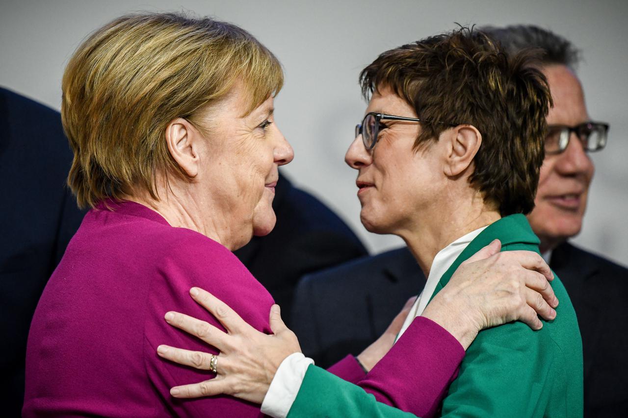 Dvije liderice: Angela Merkel vodi njemačku vladu, a Annagret Kramp-Karrenbauer vladajuću stranku