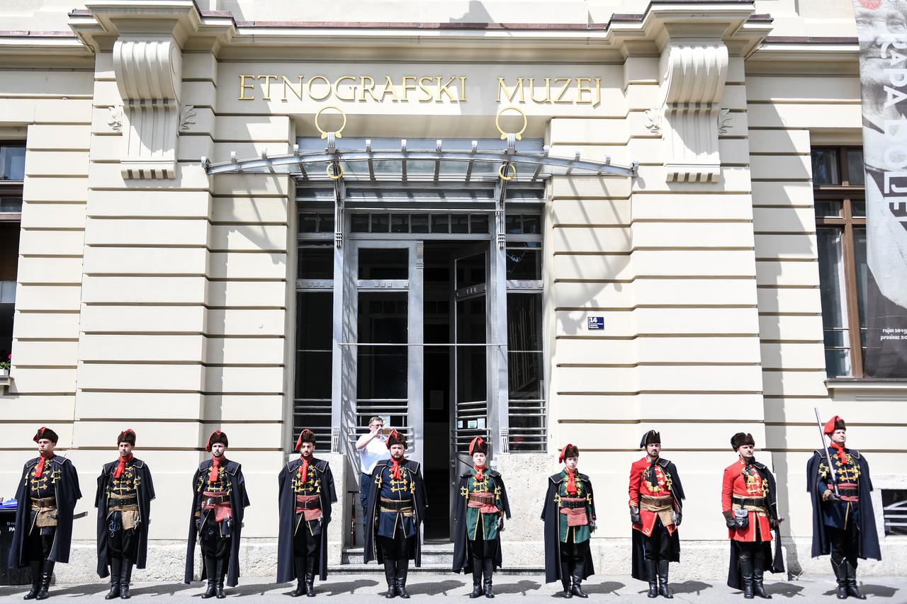Kravat pukovnija vratila se na zagrebačke ulice