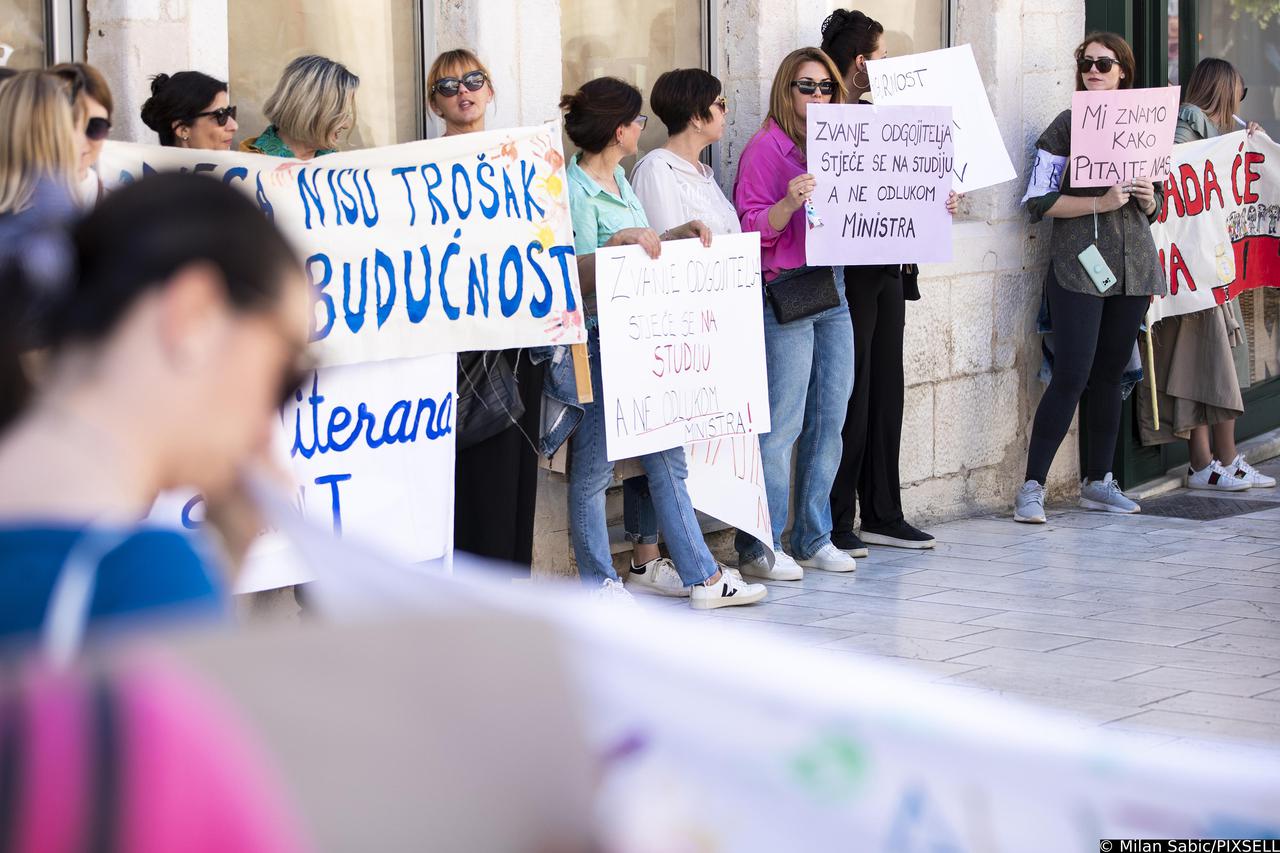 U Splitu organizirano mirno okupljanje odgojitelja i zaposlenih u vrtiću zbog novog Zakona