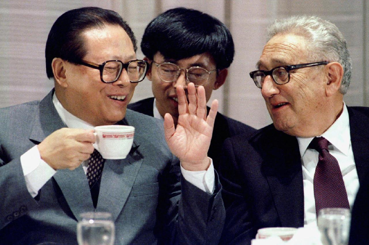 FILE PHOTO: Chinese President Jiang Zemin (L) talks to former U.S. Secretary of State Henry Kissinger at a lunch..