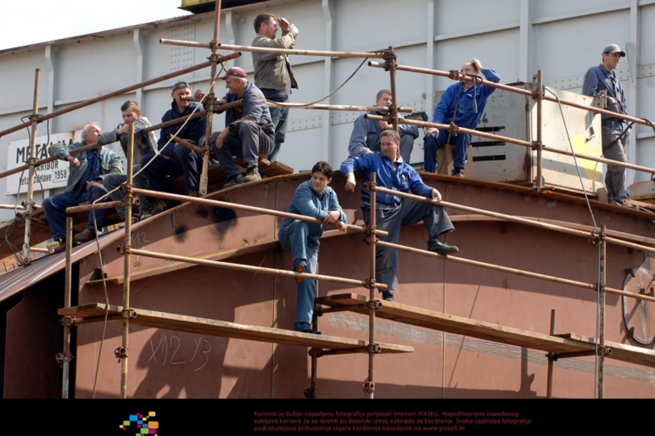 '14.11.2008., Rijeka - Obitelj Smaila zaposlena je u rijeckom 3. Maju. Photo: Goran Kovacic/Vecernji list'
