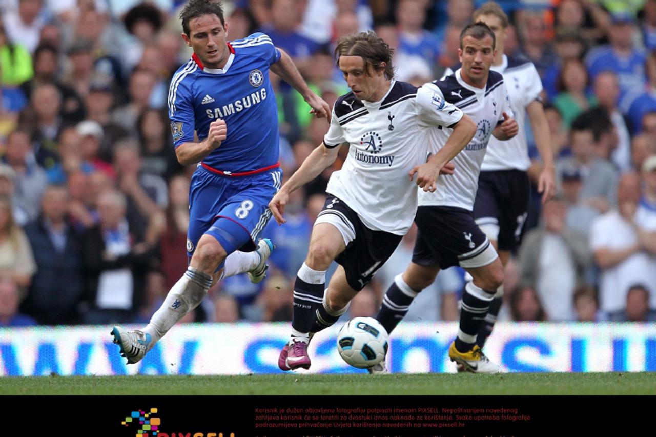 \'Chelsea\'s Frank Lampard (left) and Tottenham Hotspur\'s Luka Modric battle for the ball Photo: Press Association/Pixsell\'