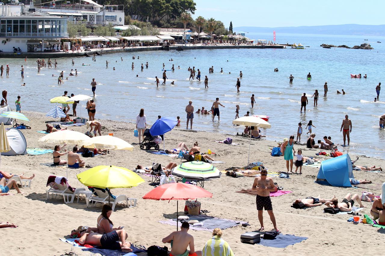 Split: Bačvice ponovno pune kupača nakon osvježenja za vikend
