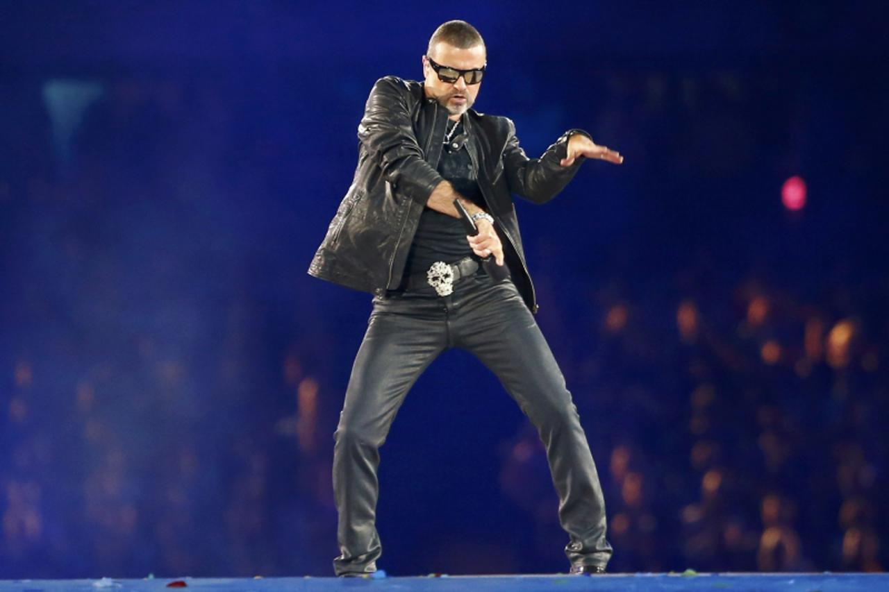 'George Michael performs at the closing ceremony of the London 2012 Olympic Games at the Olympic stadium August 12, 2012.  Kai Pfaffenbach (BRITAIN  - Tags: SPORT OLYMPICS ENTERTAINMENT)'