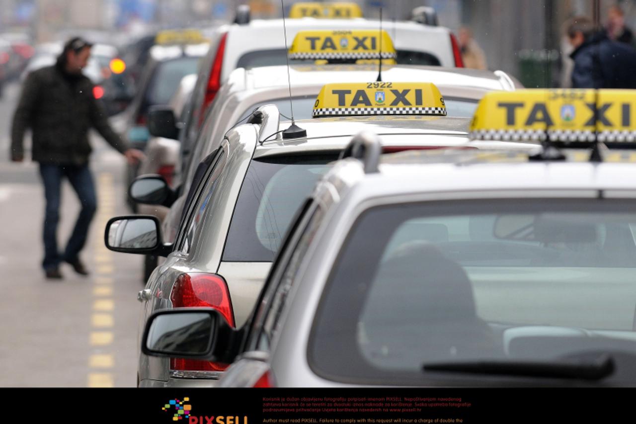 \'15.02.2010. Hrvatska, Zagreb - Zagrebacki taksisti na taxi stajalistu u Marticevoj ulici. Photo: Anto Magzan/PIXSELL\'
