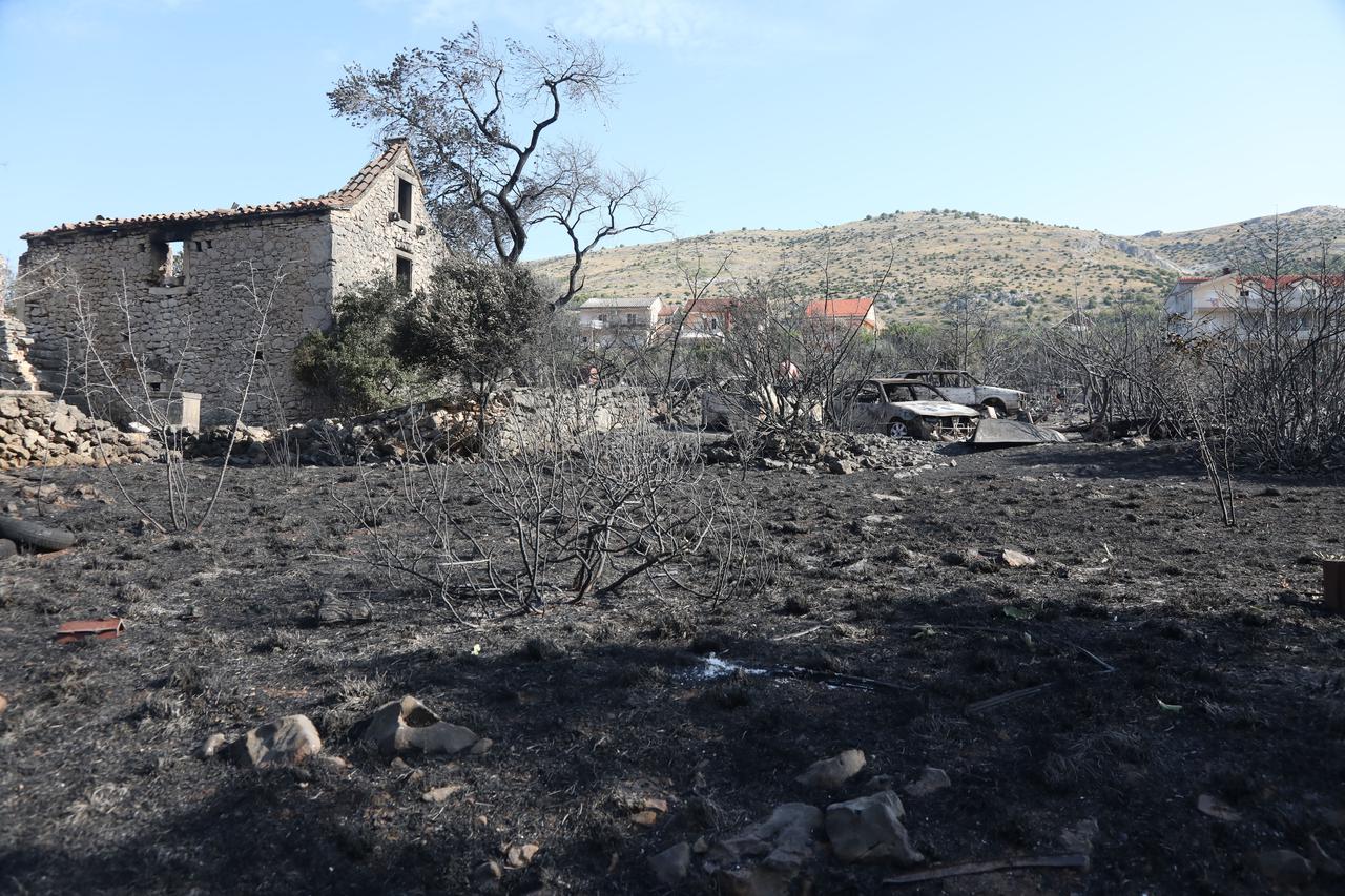 Apokaliptične scene dan nakon velikog požara  kod Grebaštice