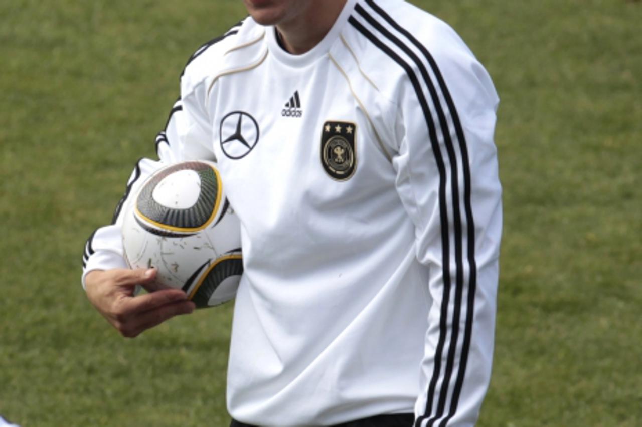'Germany\'s Lukas Podolski laughs during a training session in Pretoria June 10, 2010. The 2010 Soccer World Cup kicks off on June 11. REUTERS/Ina Fassbender (SOUTH AFRICA - Tags: SPORT SOCCER WORLD C