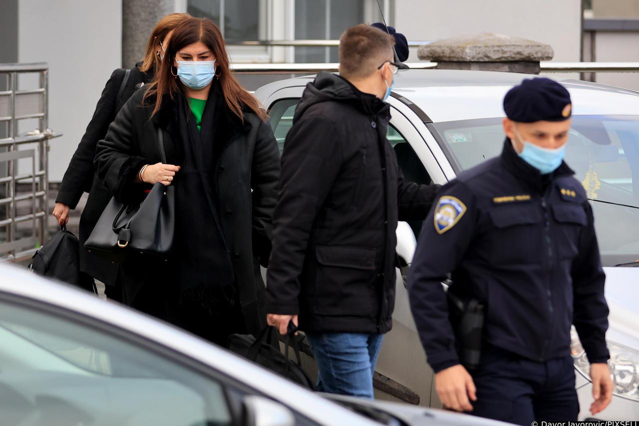Vinkovci: Uhićena Gabrijela Žalac odlazi iz kuće u pratnji istražitelja