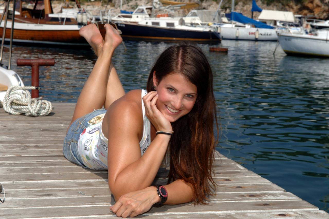 '16.07.2010. Rijeka, Skijasica Ana Jelusic na plazi u Kostreni. Photo: Goran Kovacic/PIXSELL'