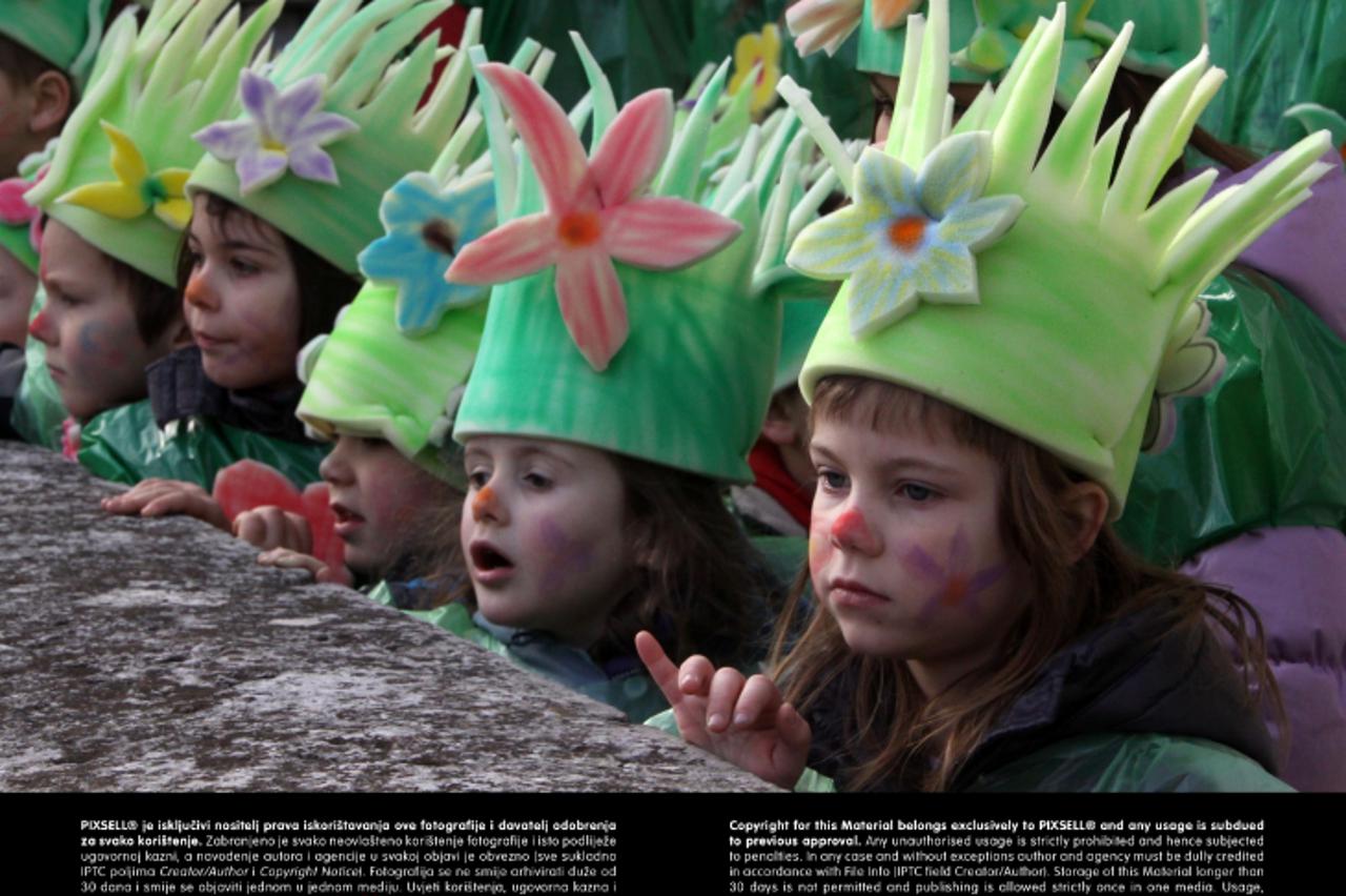 '07.02.2013., Pula-Okupljanjen na pulskoj trznici djeca iz vrticam maskirane za ovogodisnje maskare prosetala su centrom grada Photo: Dusko Marusic/PIXSELL'