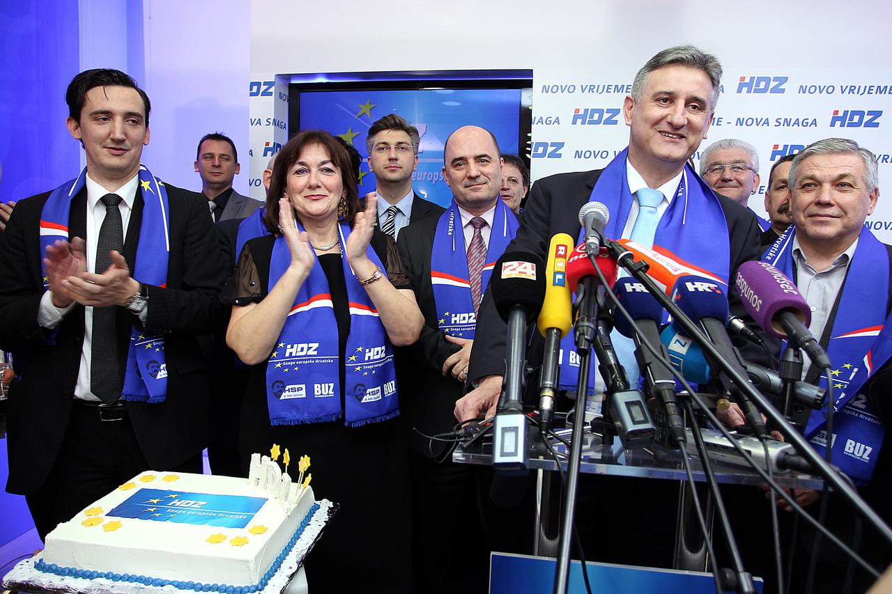 Trojka Karamarko - Brkić - Plenković u trenucima sreće zbog pobjede na europarlame-ntarnim izborima 14. travnja 2013.