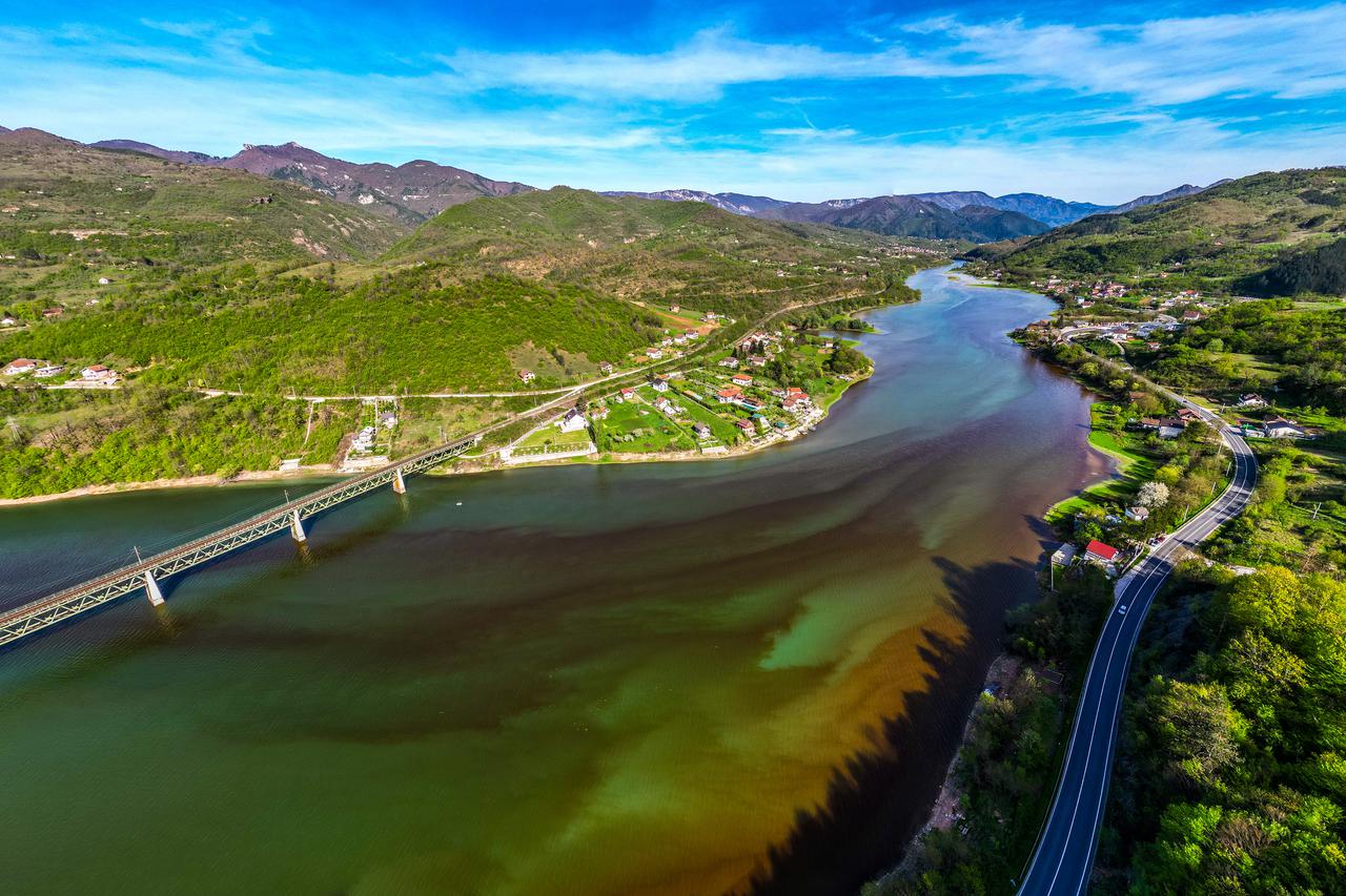 Mostar: Količina algi u Jablaničkom jezeru veća nego ikad do sad