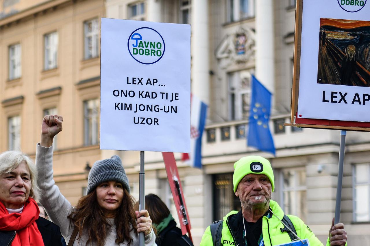 Prosvjed Hrvatskog novinarskog drustva protiv tzv. Zakona opasnih namjera poznatog kao Lex AP koji je kao dio izmjena Kaznenog zakona izazvao veliki interes javnosti.