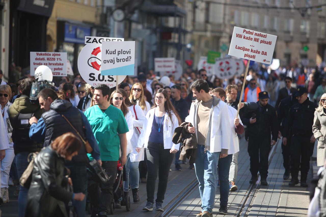 Zagreb: Prosvjed liječnika nezadovoljnih stanjem u hrvatskom zdravstvu pod sloganom 'S.O.S. za zdravstvo'